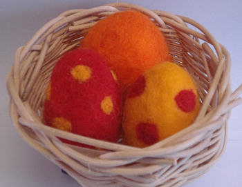 felt_easter_eggs_in_basket