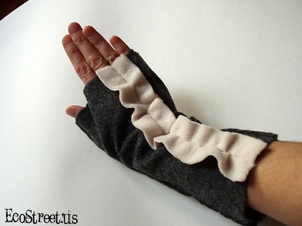 fingerless gloves sewing pattern. This pair of fingerless gloves