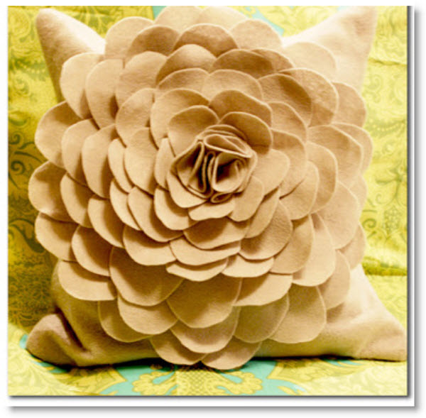 felt flower pillow2